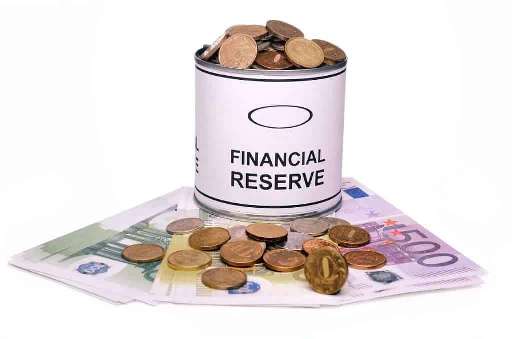 Financial reserve with coin and euro bills symbolizing savings, debt refinancing and balance transfer benefits.